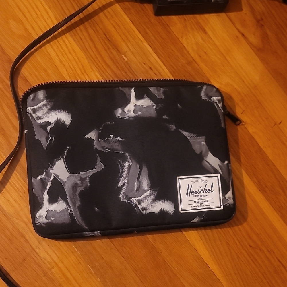 HERSCHEL SUPPLY CO 9 X 12.5" IPAD laptop computer case bag black white dye wash